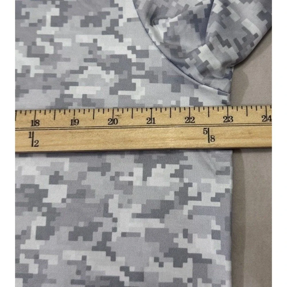 Pins & Aces Golf Polo Mens XL Grey Digital Camo Performance Stretch Short Sleeve - Picture 7 of 8